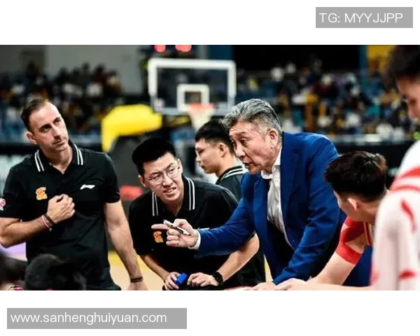 深圳队在关键时刻逆转上海队展现强大实力赢得比赛胜利